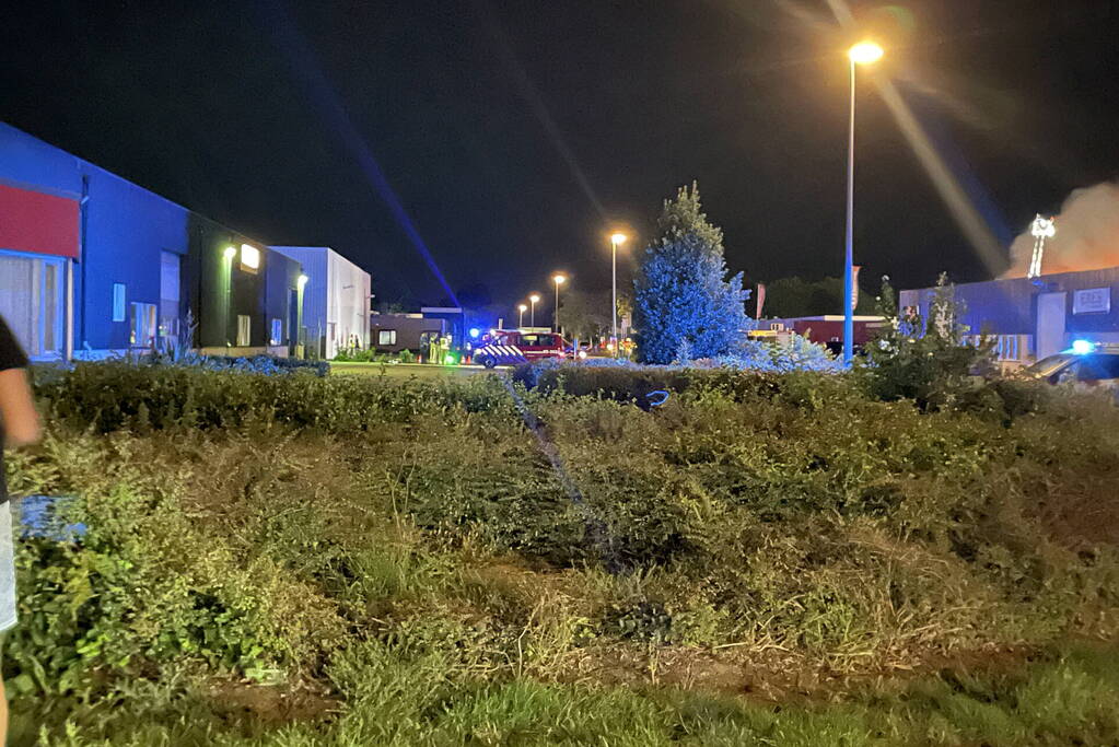 Grote uitslaande brand in loods Leemans Afval en Reiniging