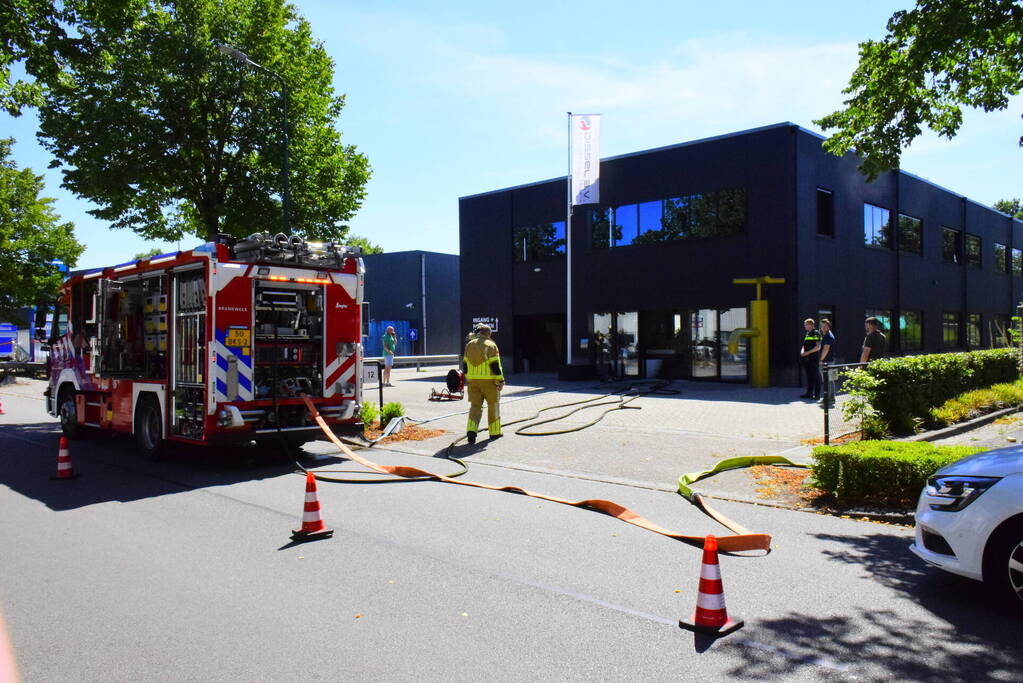 Bedrijfspand ontruimd vanwege brand