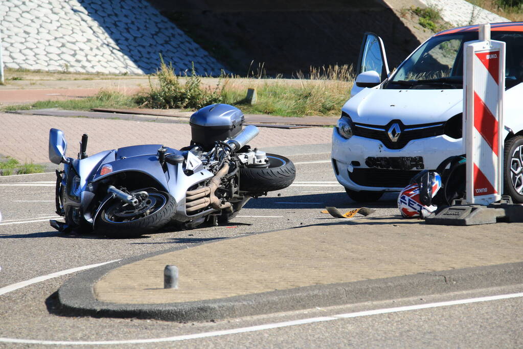 Ongeval tussen personenauto en motorfiets
