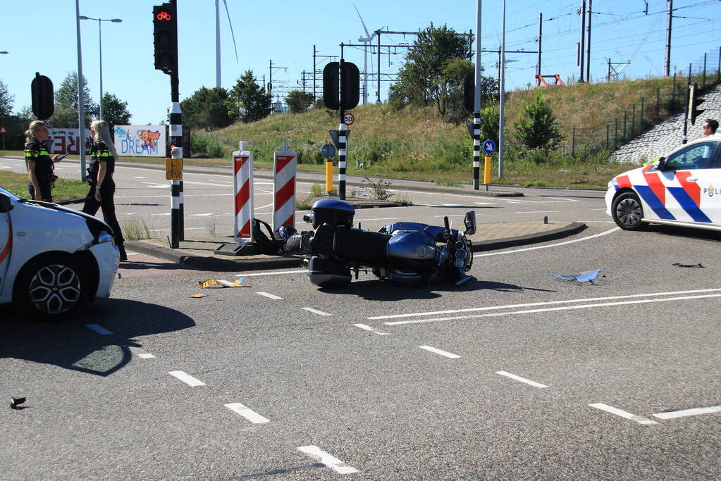 Ongeval tussen personenauto en motorfiets