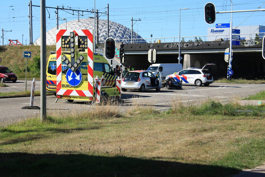 Ongeval tussen personenauto en motorfiets