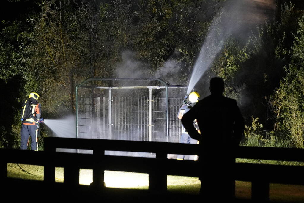 Twee dixi's volledig uitgebrand