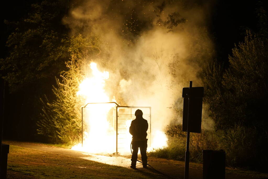 Twee dixi's volledig uitgebrand