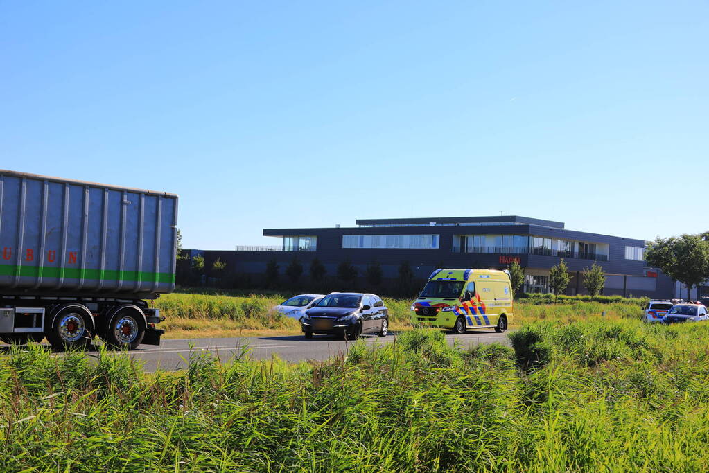 Auto belandt in sloot bij ongeval