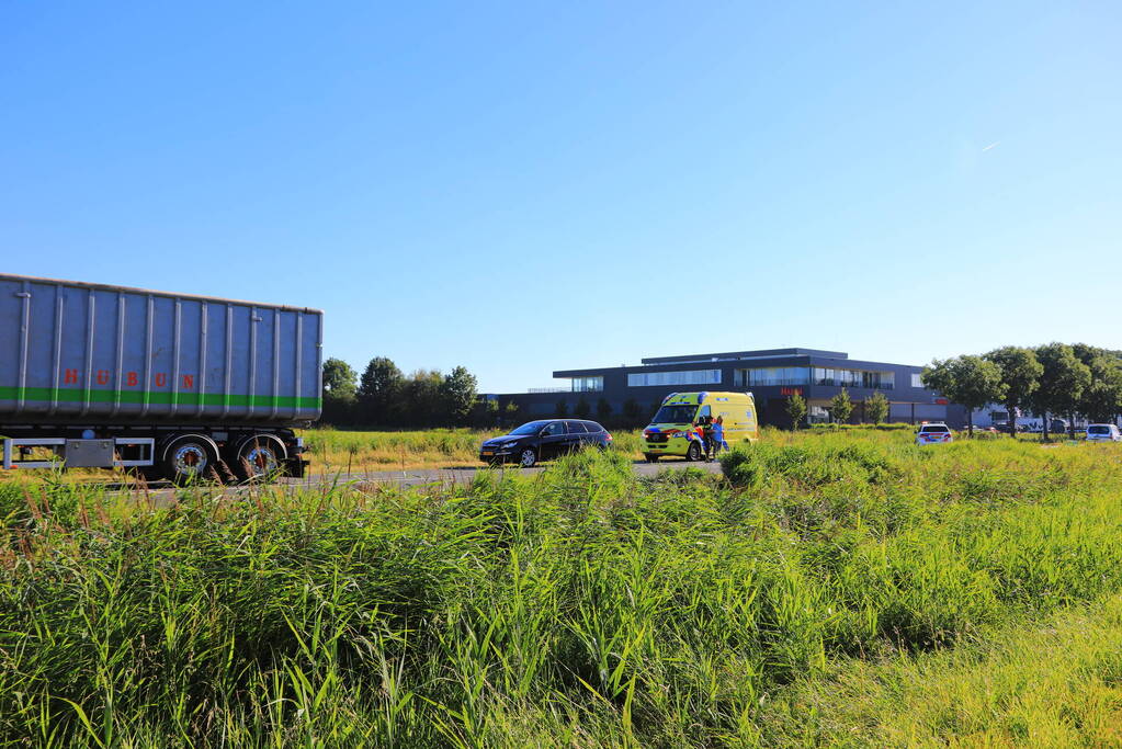 Auto belandt in sloot bij ongeval