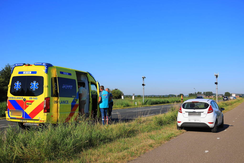 Auto belandt in sloot bij ongeval