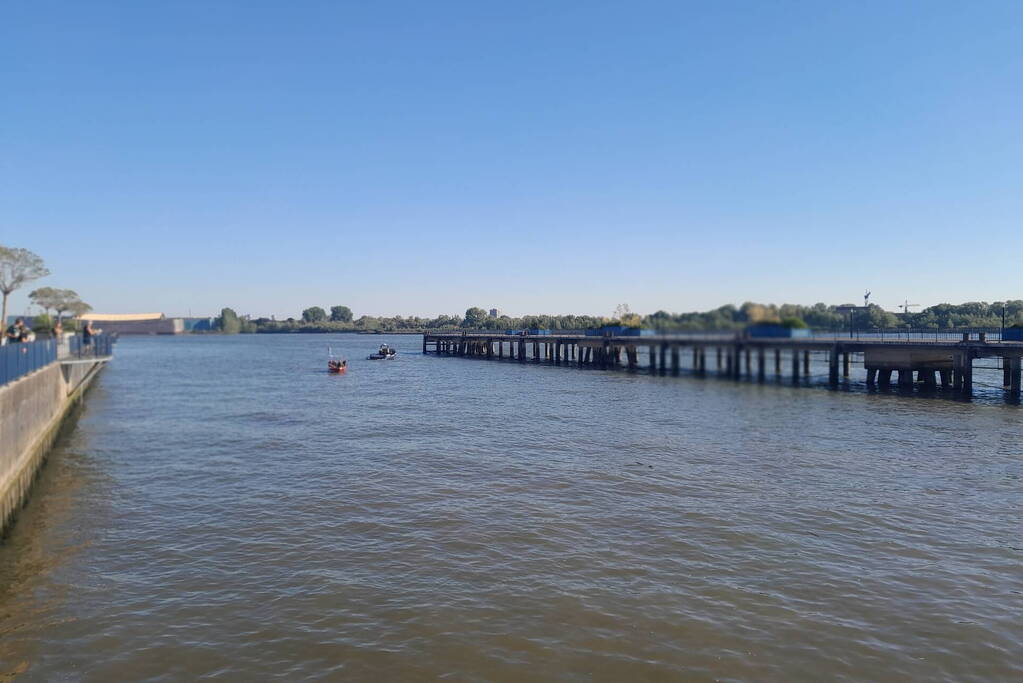 Zoekactie naar mogelijke persoon te water
