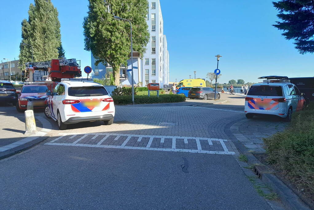 Zoekactie naar mogelijke persoon te water