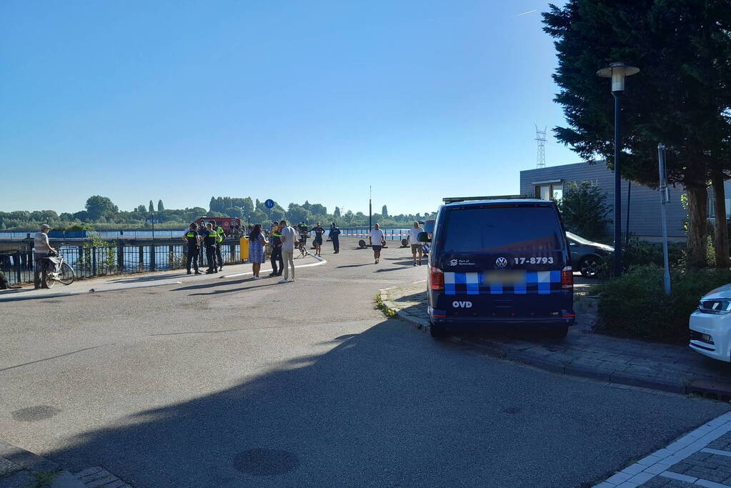 Zoekactie naar mogelijke persoon te water