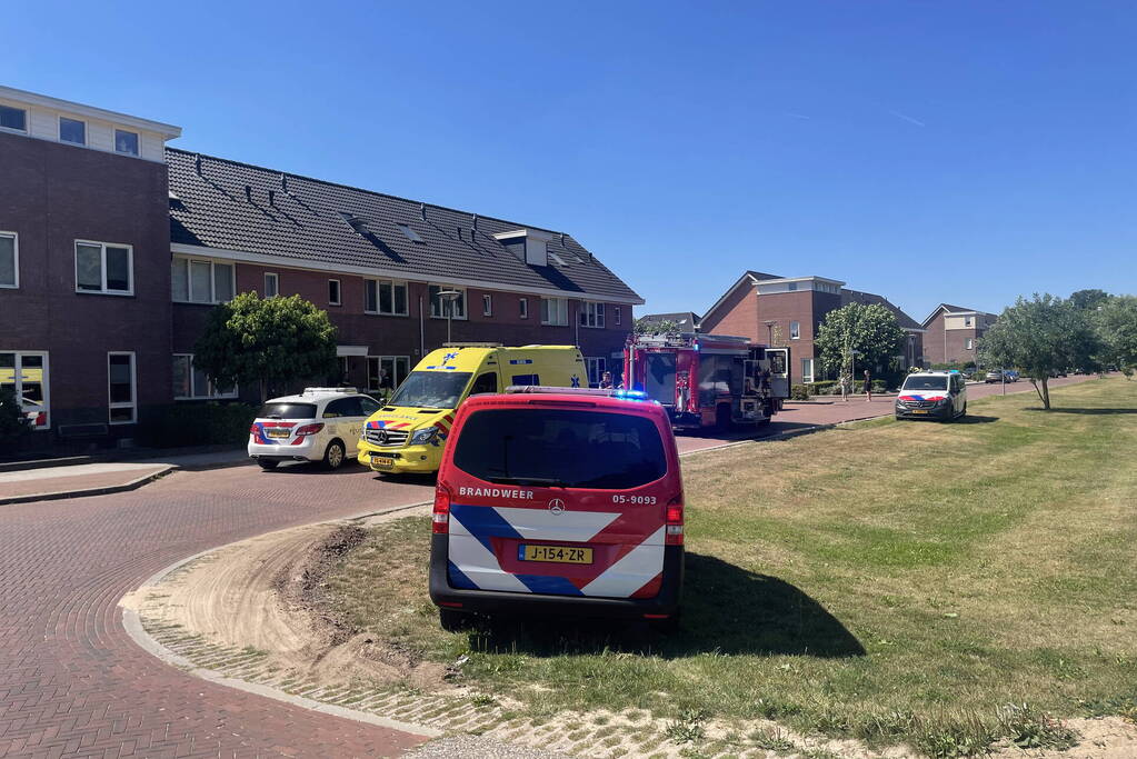 Persoon zwaargewond bij brand in woning