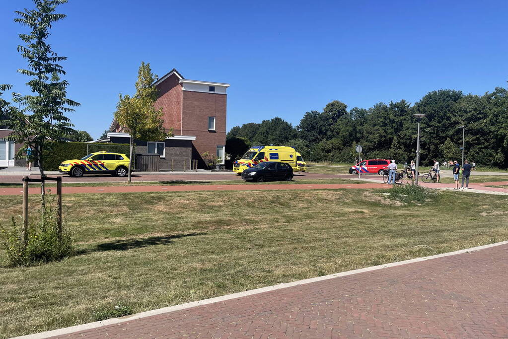 Persoon zwaargewond bij brand in woning