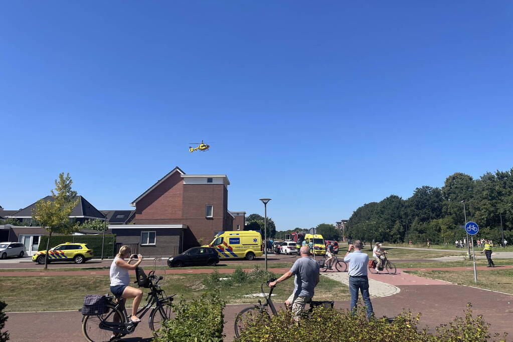 Persoon zwaargewond bij brand in woning