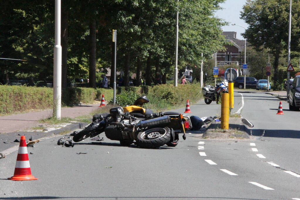 Motorrijder zwaargewond bij verkeersongeval