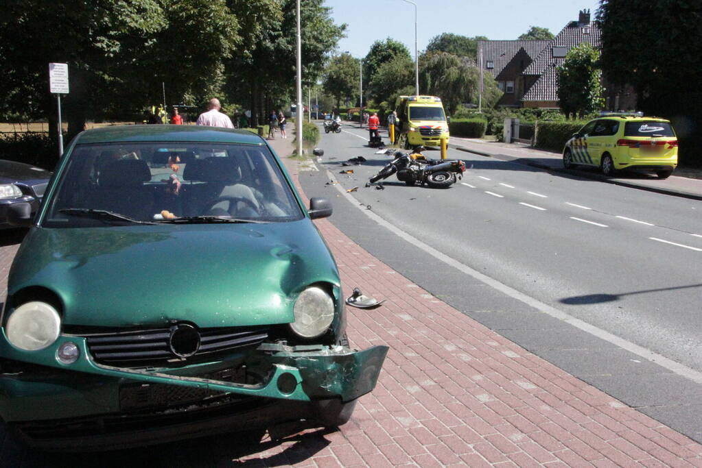 Motorrijder zwaargewond bij verkeersongeval