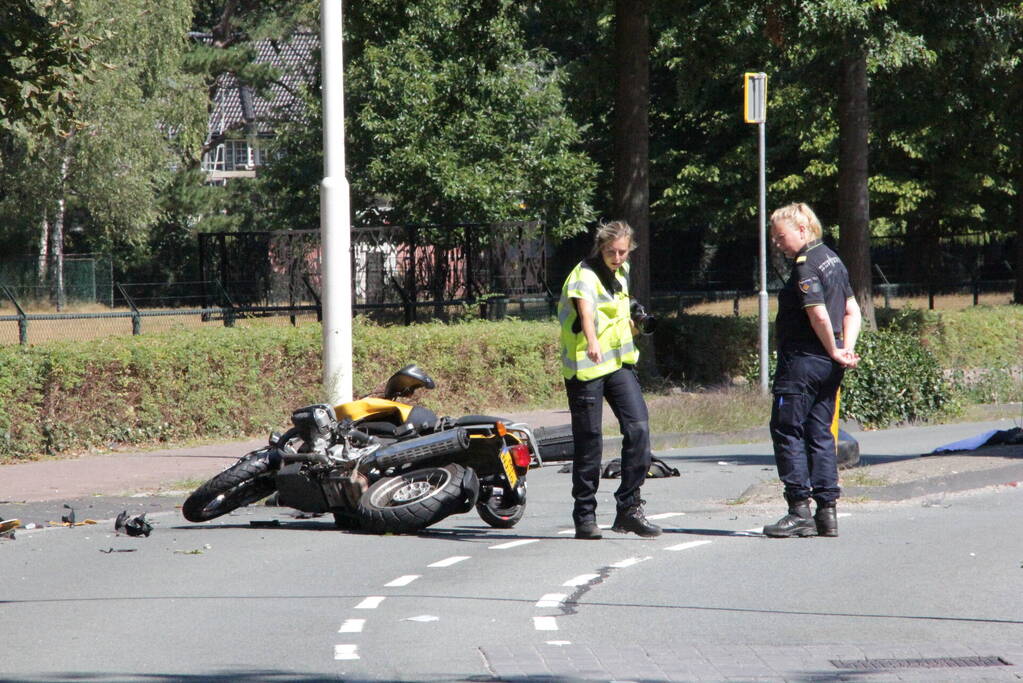 Motorrijder zwaargewond bij verkeersongeval