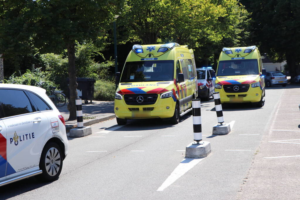 Persoon uit water Zwembad Poelmeer gehaald