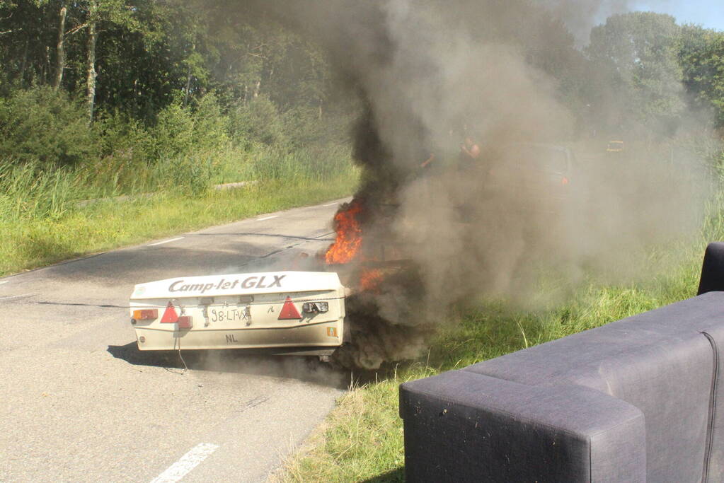 Vouwwagen vat vlam tijdens rijden