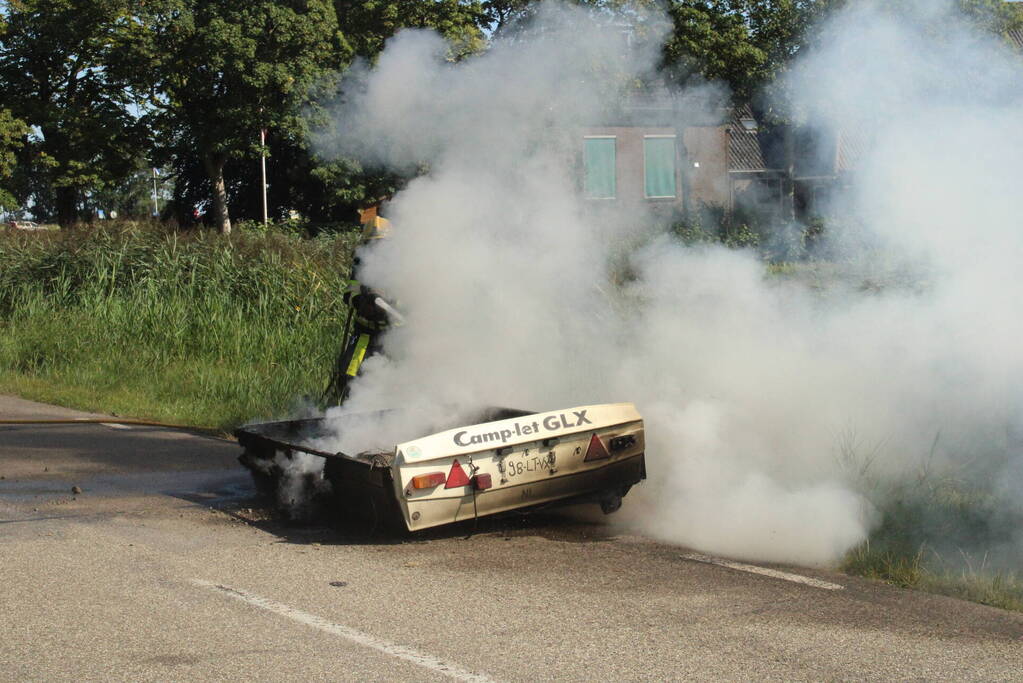 Vouwwagen vat vlam tijdens rijden