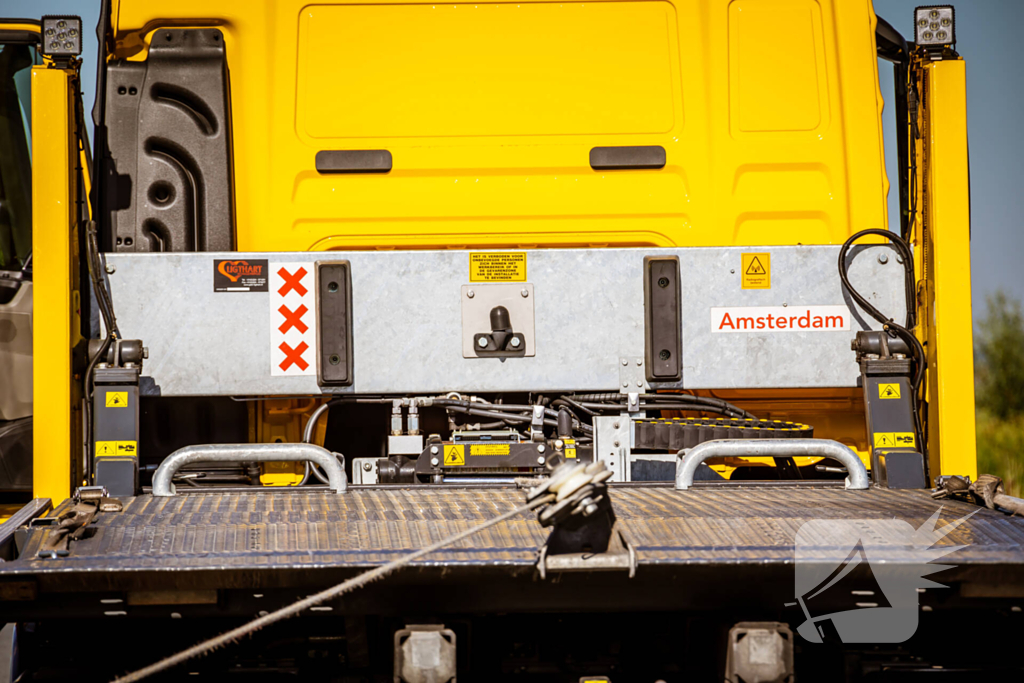 Drie voertuigen met elkaar in botsing