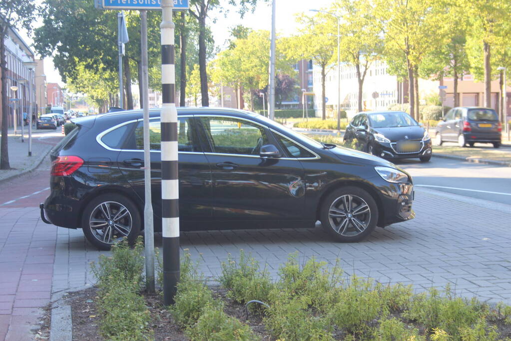 Moeder en kind op fiets aangereden