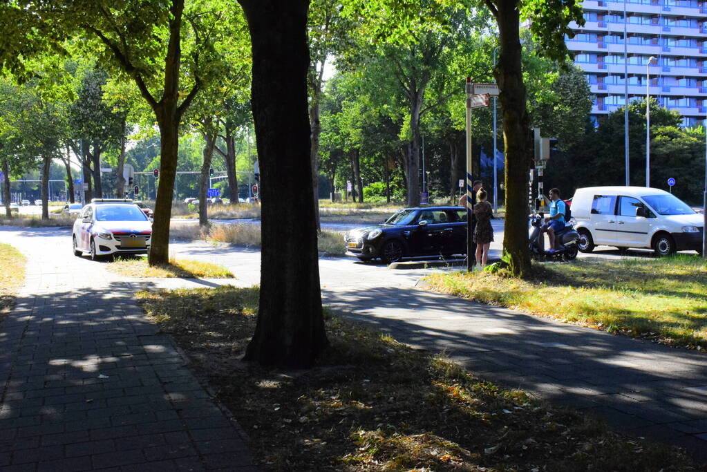 Scooterrijder gewond bij aanrijding met auto