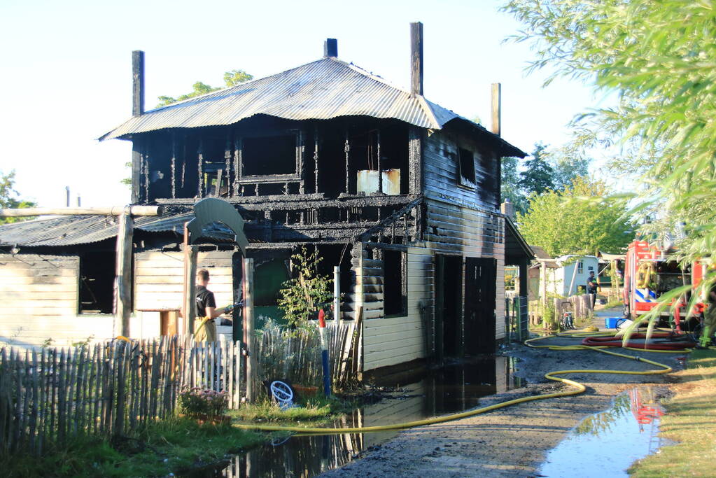 Gebouw volledig afgebrand