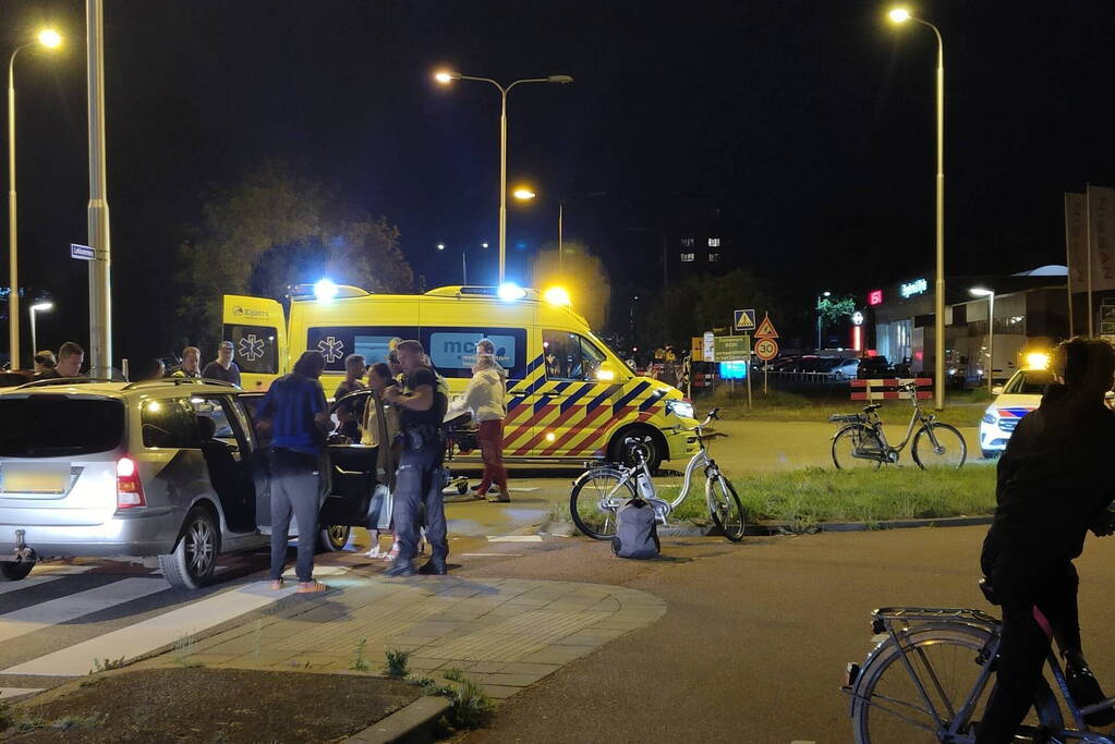 Fietser geschept door auto