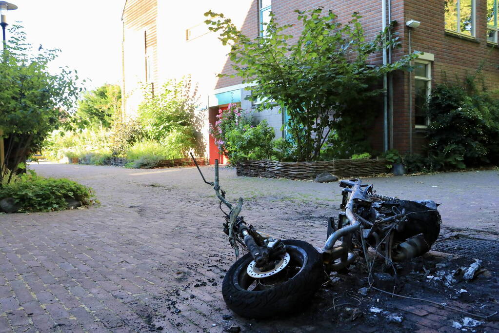 Scooter verwoest vanwege brand