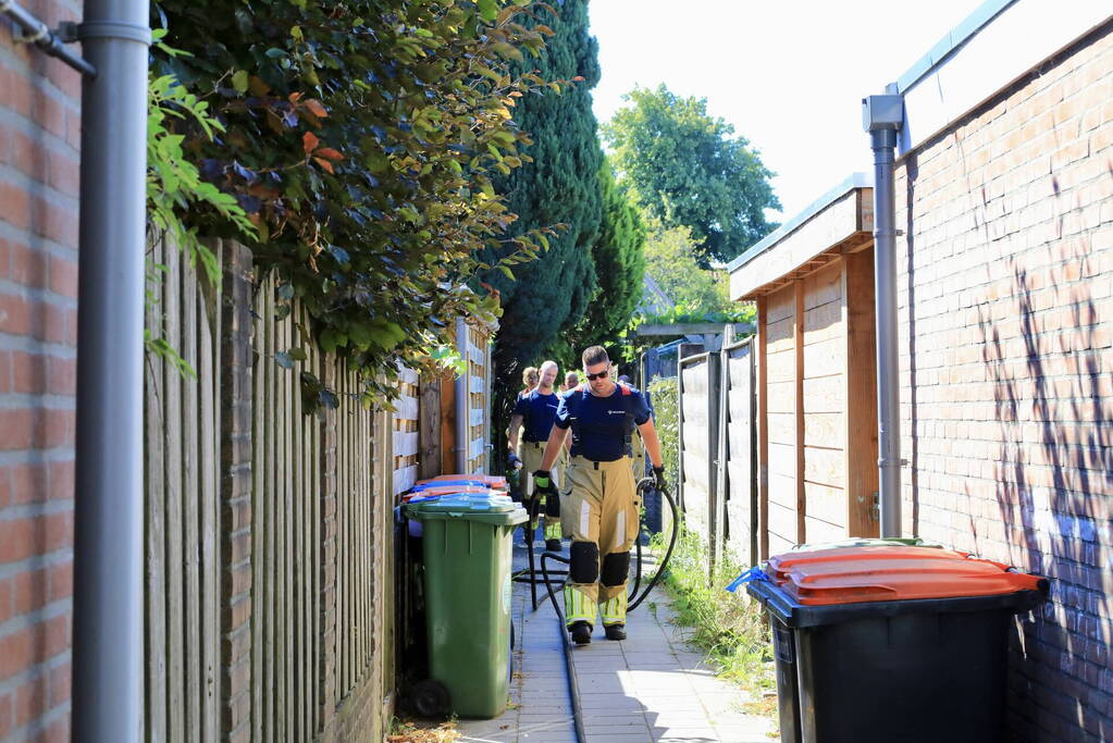 Boom en schutting verwoest door brandstichting