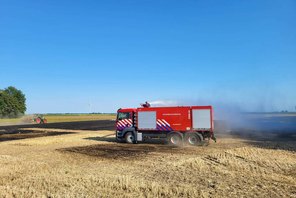 Brand verwoest groot deel akker