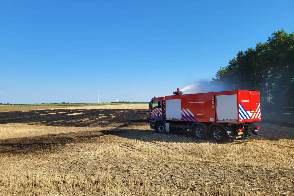 Brand verwoest groot deel akker