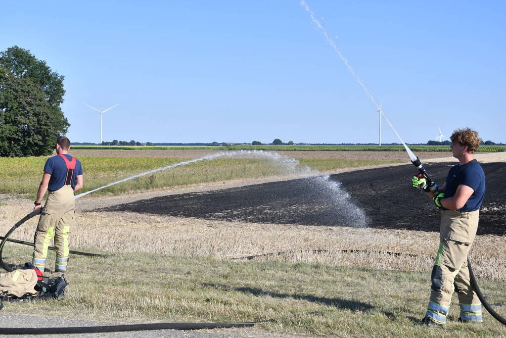 Brand verwoest groot deel akker