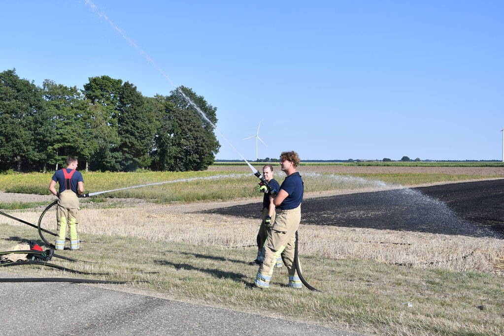 Brand verwoest groot deel akker