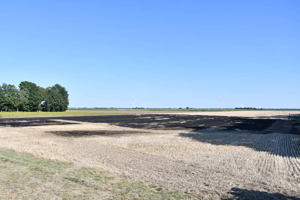 Brand verwoest groot deel akker