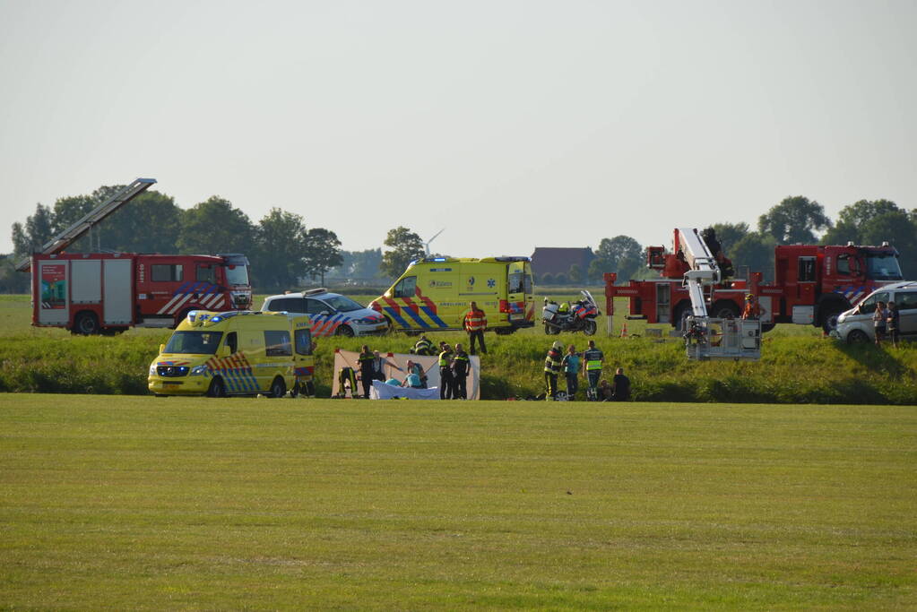 Persoon overleden na belanden in sloot bij ongeval