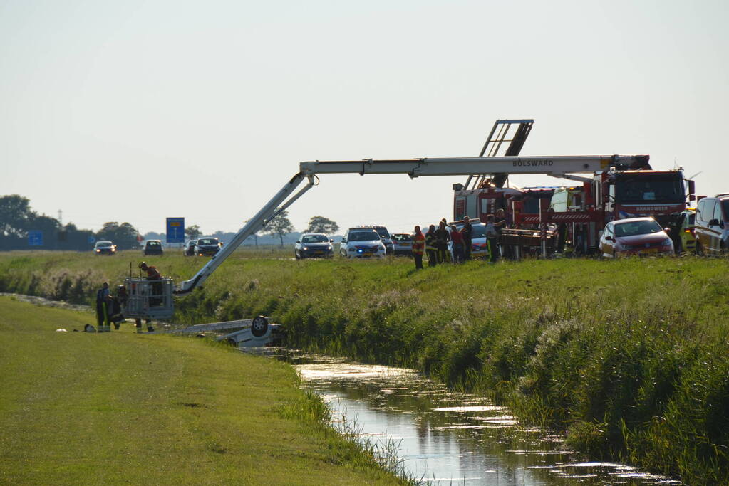 Persoon overleden na belanden in sloot bij ongeval