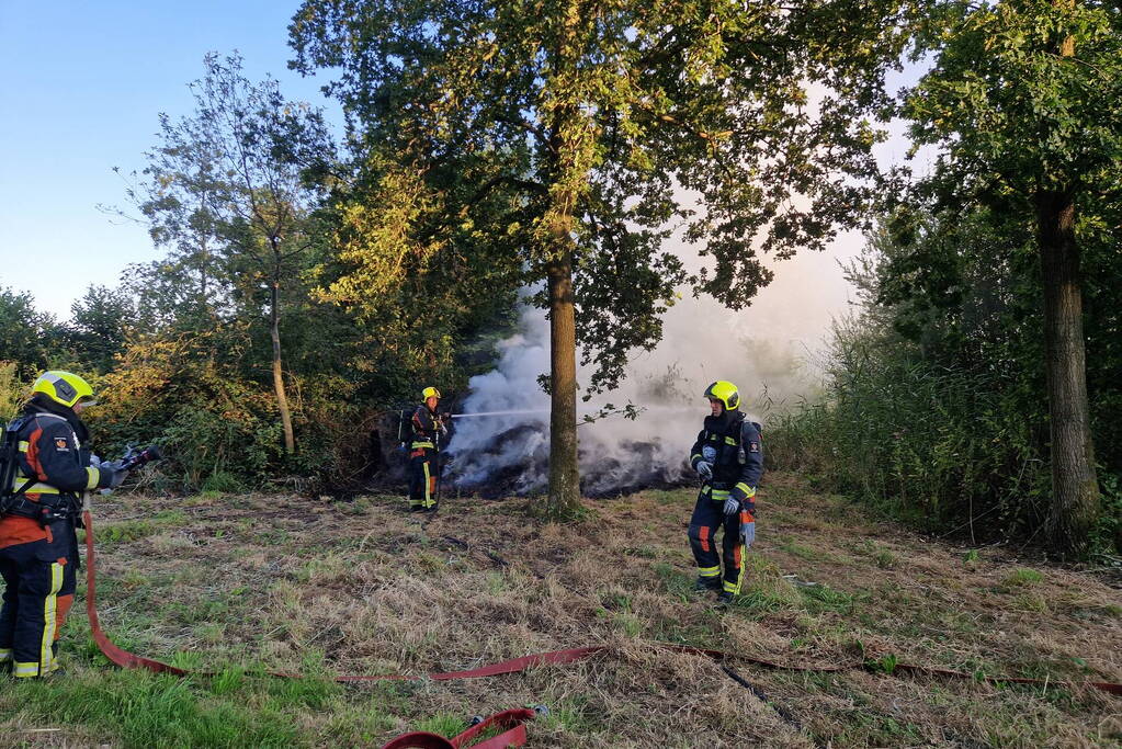 Veel rook bij brand in bosschage