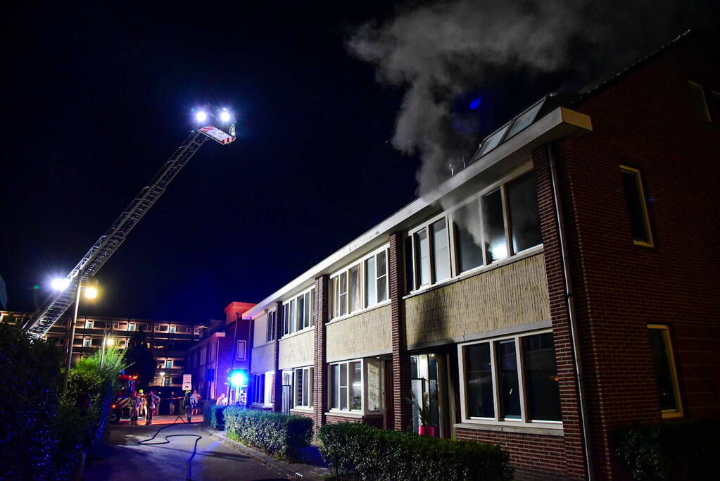 Uitslaande brand verwoest woning