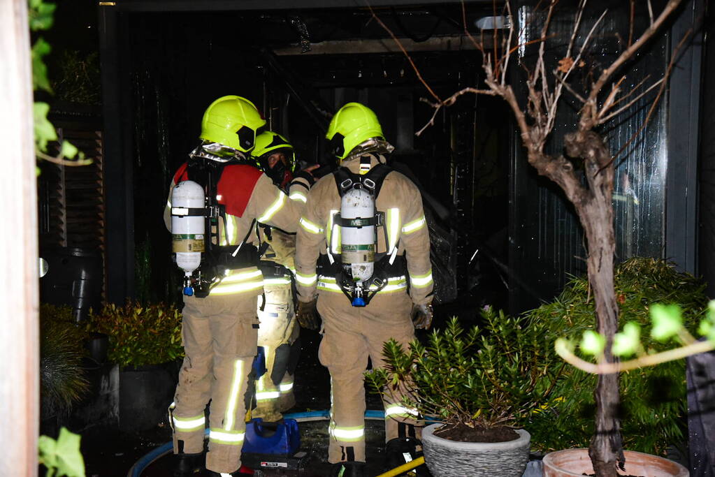Uitslaande brand verwoest woning