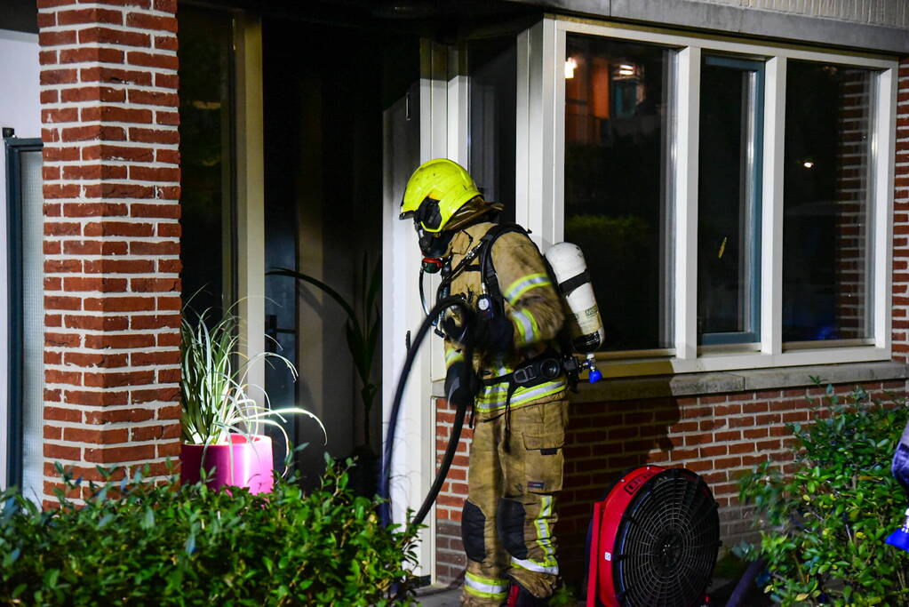 Uitslaande brand verwoest woning