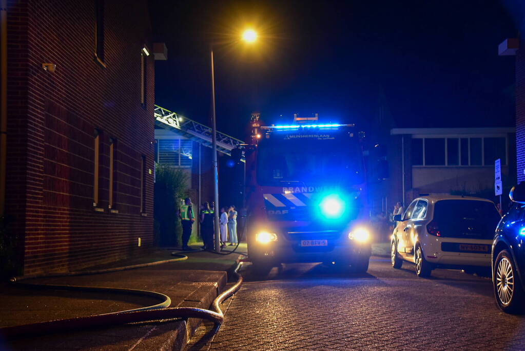 Uitslaande brand verwoest woning