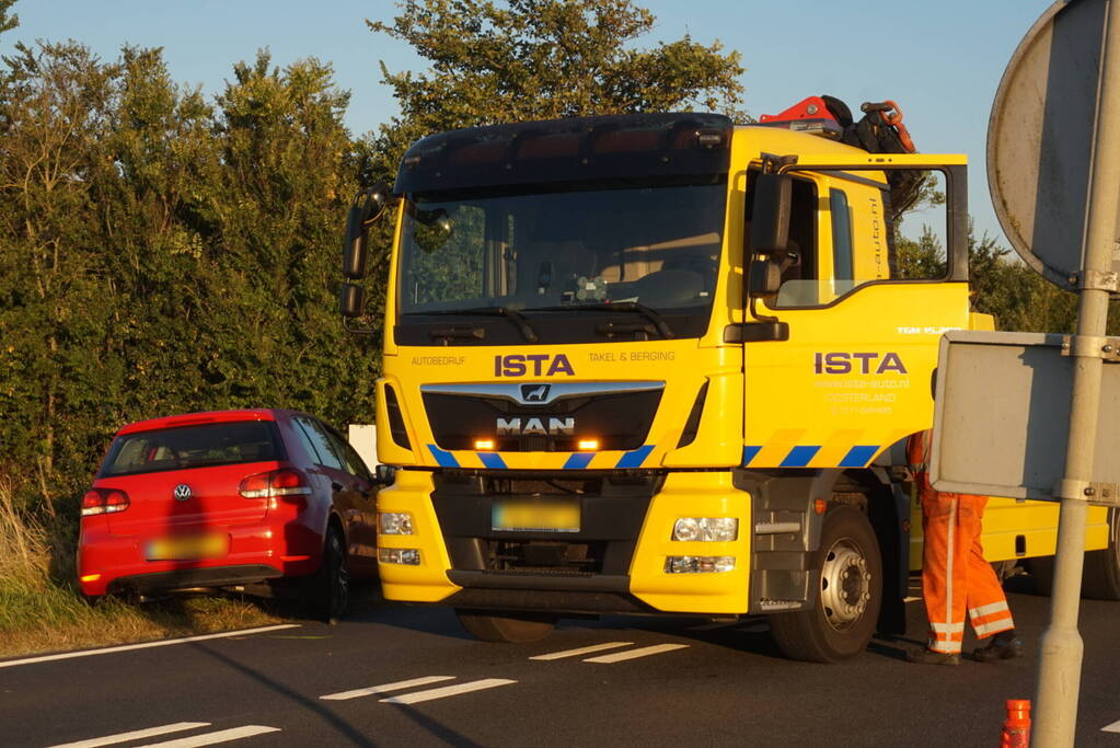 Automobilist belandt met auto te water