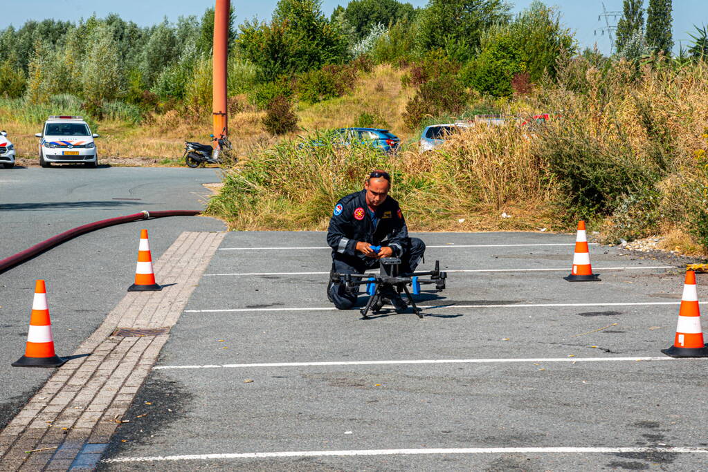 Brandweer blust flinke natuurbrand