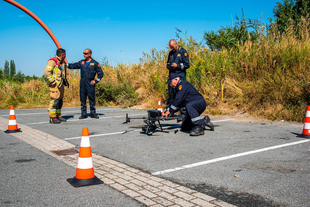 Brandweer blust flinke natuurbrand