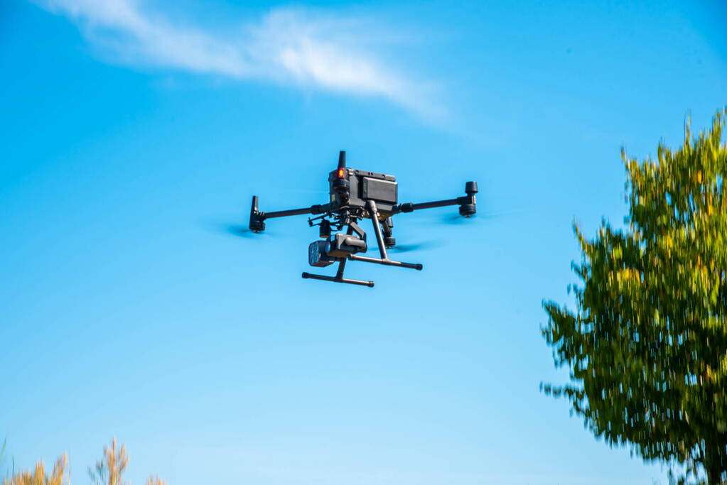 Brandweer blust flinke natuurbrand