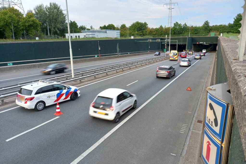 Vlaketunnel deels afgesloten door kettingbotsing
