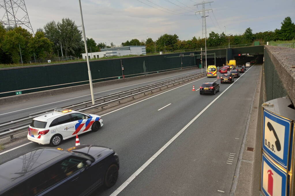 Vlaketunnel deels afgesloten door kettingbotsing