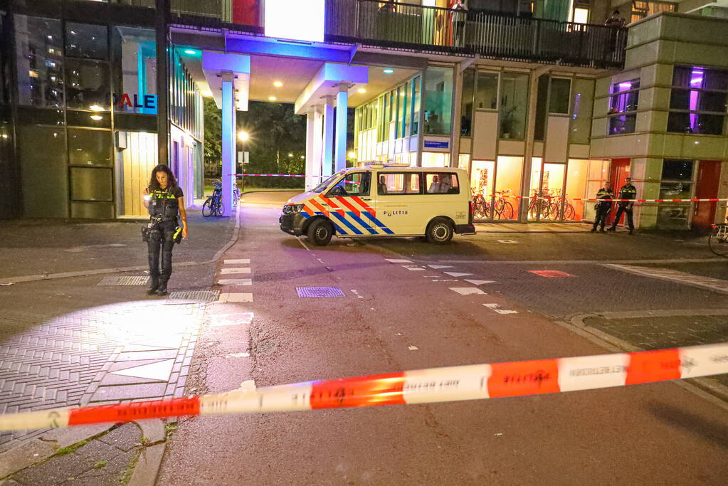 Woning in Bijlmer onder vuur genomen na vechtpartij