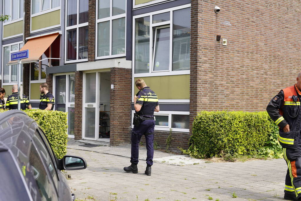 Brandweer doet onderzoek naar brand in woning