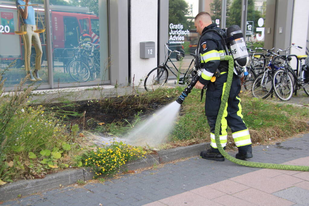 Brand in bloemenperk snel geblust